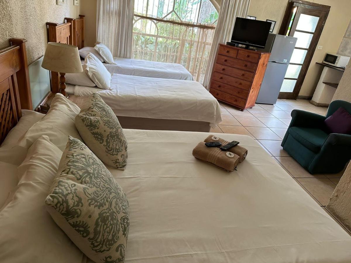Just Tiffany Guest House & Conference Facility Потчефструм Екстериор снимка