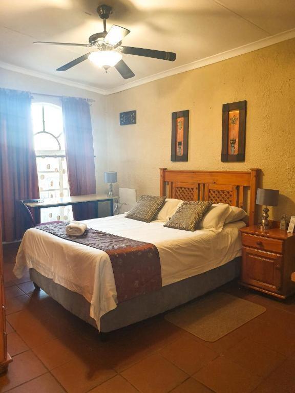 Just Tiffany Guest House & Conference Facility Потчефструм Екстериор снимка