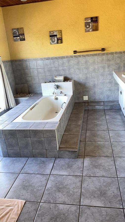 Just Tiffany Guest House & Conference Facility Потчефструм Екстериор снимка