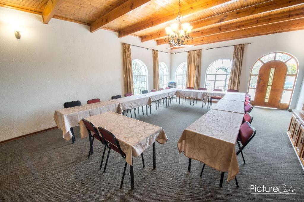 Just Tiffany Guest House & Conference Facility Потчефструм Екстериор снимка