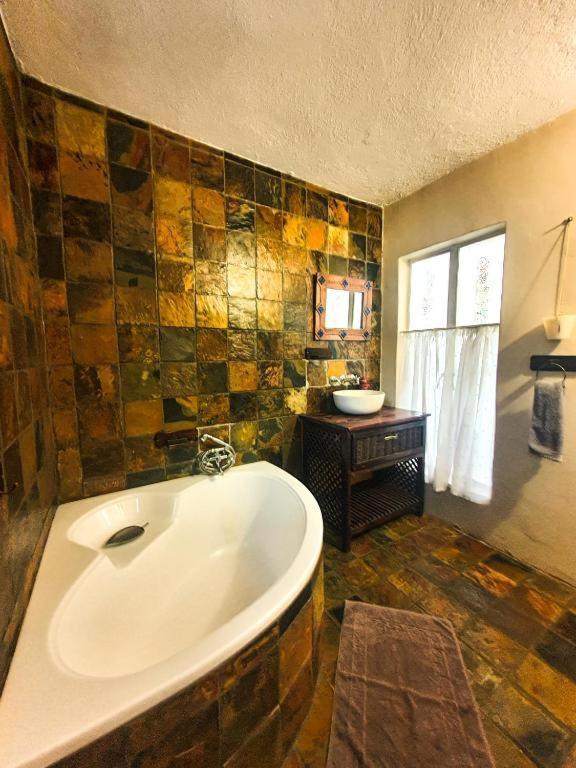 Just Tiffany Guest House & Conference Facility Потчефструм Екстериор снимка